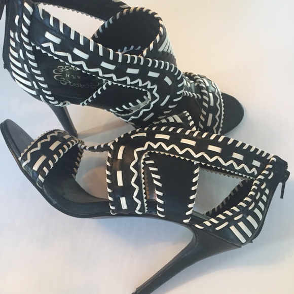 N.Y.L.A. Black & White Sassy Heels Size 8 1/2 - Picture 4 of 4
